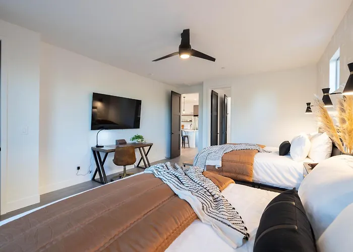 3 Bedrooms * Scottsdale