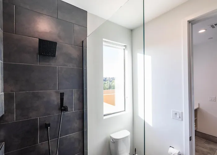 3 Bedrooms * Scottsdale